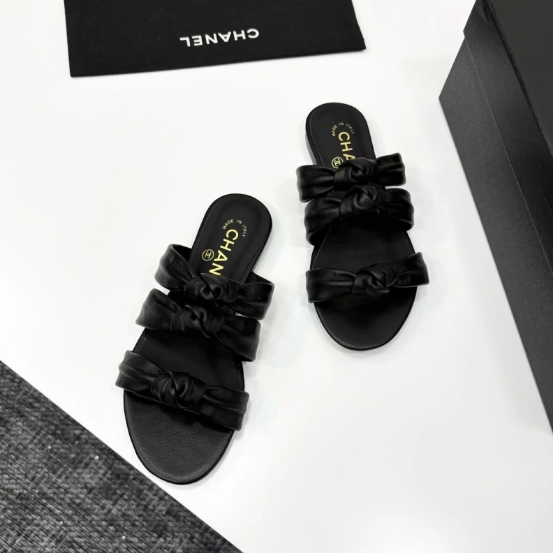 Compact Chxnxl Slippers 119844