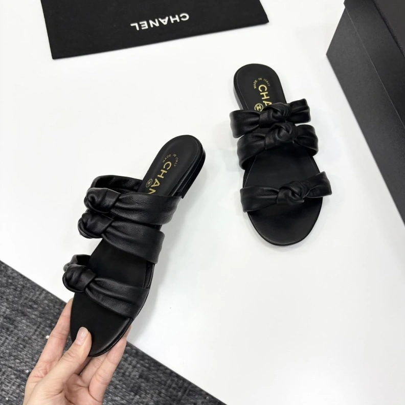 Compact Chxnxl Slippers 119844
