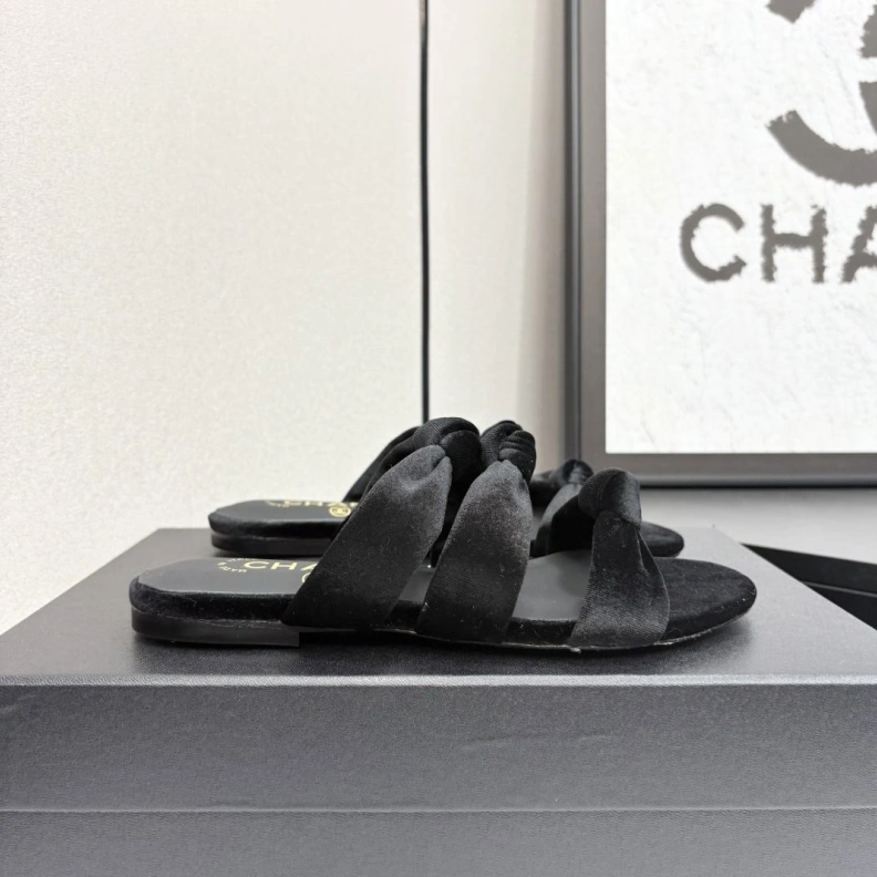 Efficient Chxnxl Sandals 120417