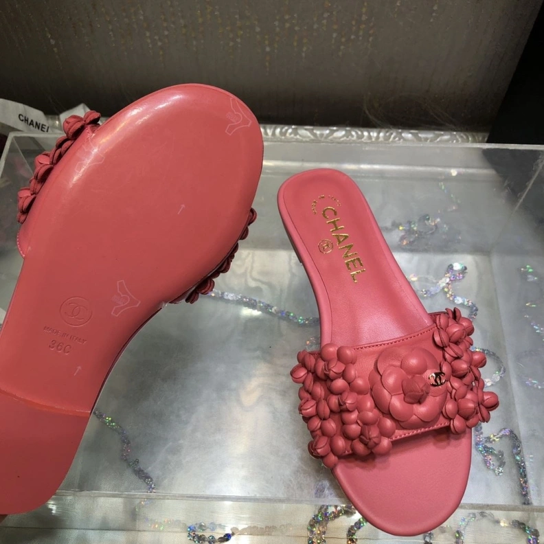 HighQuality Chxnxl Slippers 119845