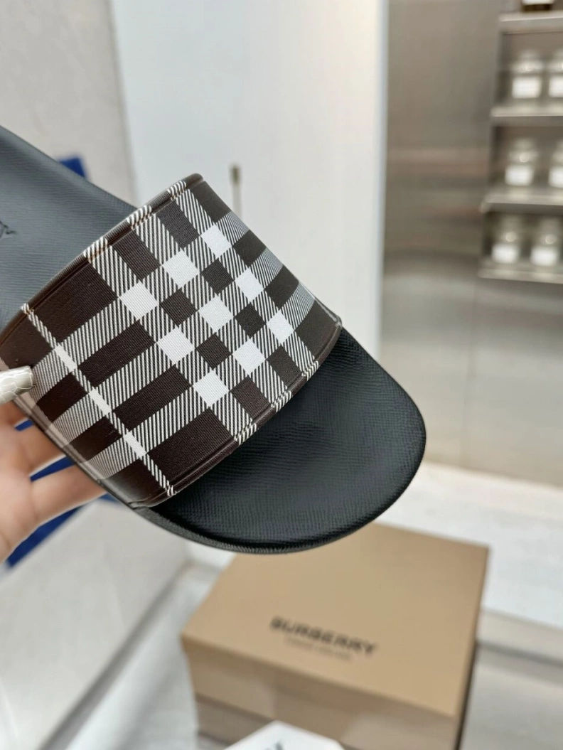 Elegant Bxrbxrry Slippers 114880