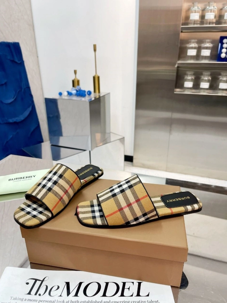 Affordable Bxrbxrry Slippers 114869