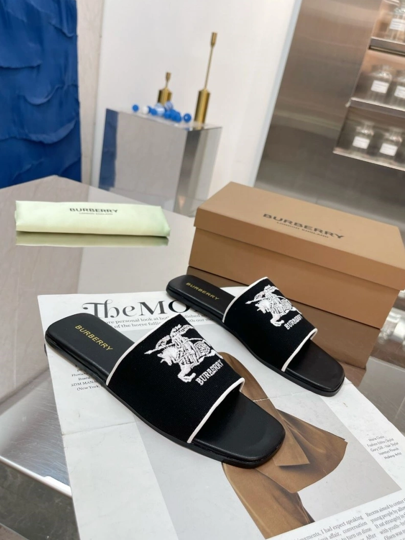 Trendsetting Bxrbxrry Slippers 114871