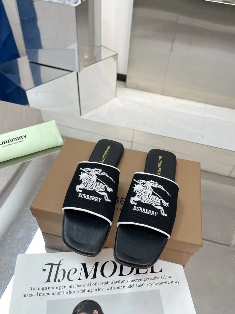 Trendsetting Bxrbxrry Slippers 114871