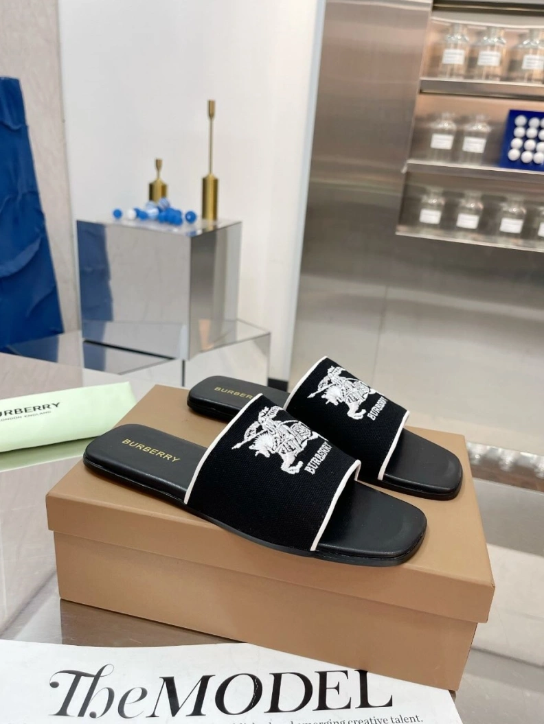 Trendsetting Bxrbxrry Slippers 114871