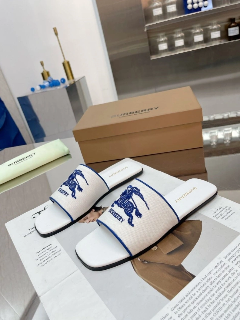 EasyMatch Bxrbxrry Slippers 114867