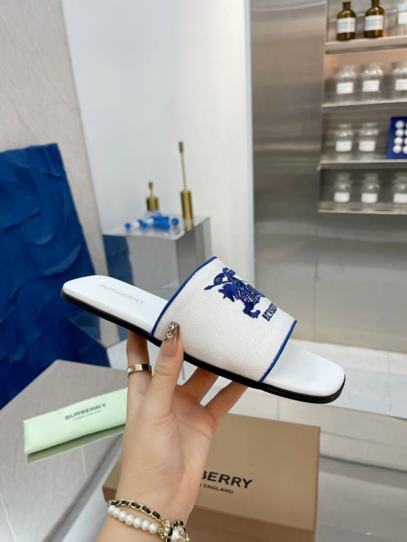 EasyMatch Bxrbxrry Slippers 114867
