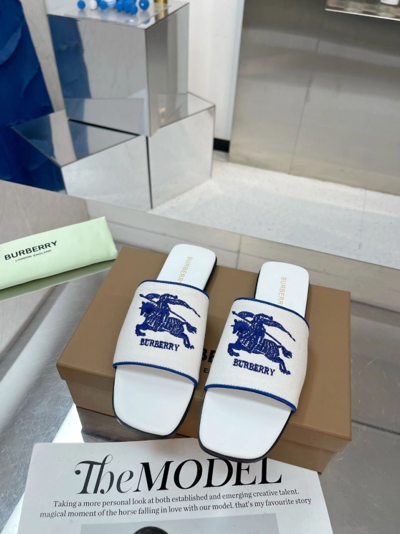 EasyMatch Bxrbxrry Slippers 114867