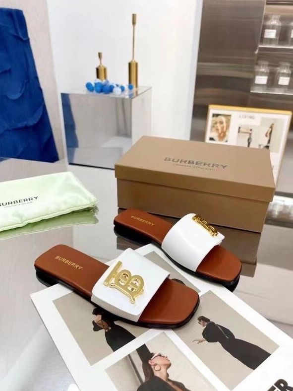 Fashionable Bxrbxrry Slippers 114862