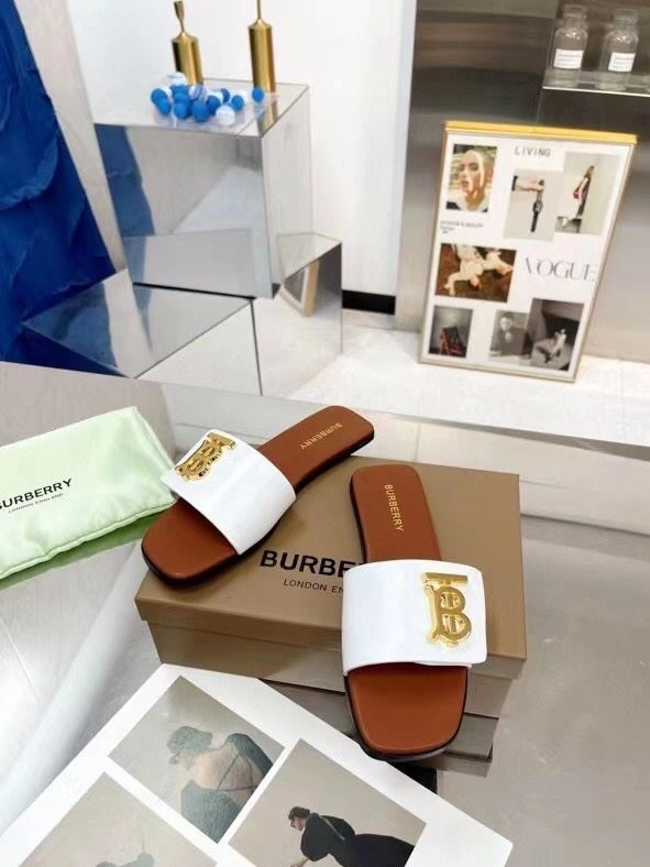 Fashionable Bxrbxrry Slippers 114862