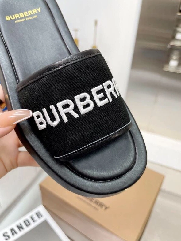 Cozy Bxrbxrry Slippers 114855