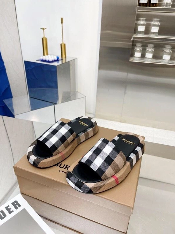 Trendy Bxrbxrry Slippers 114852