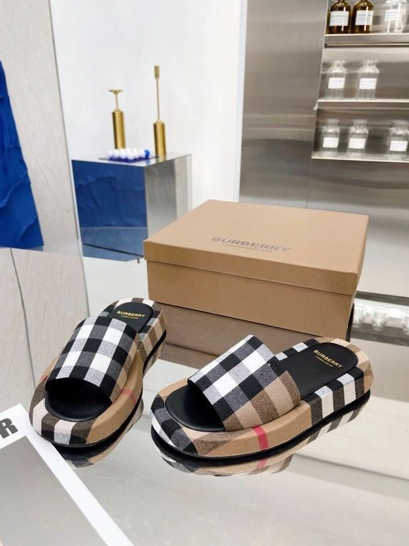 Trendy Bxrbxrry Slippers 114852