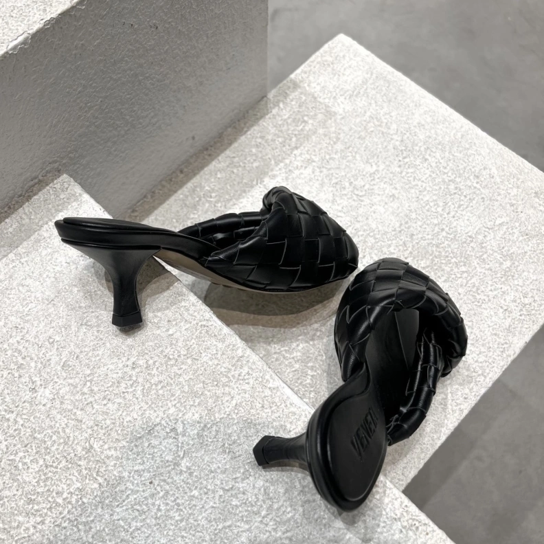 Resilient Bxttxga Vxnxta Slippers 112614