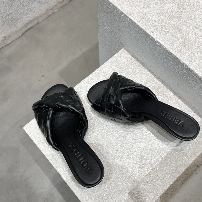 Resilient Bxttxga Vxnxta Slippers 112614