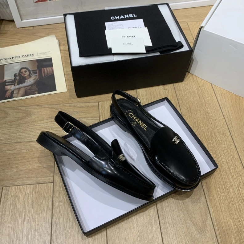 Cozy Chxnxl Sandals 120407