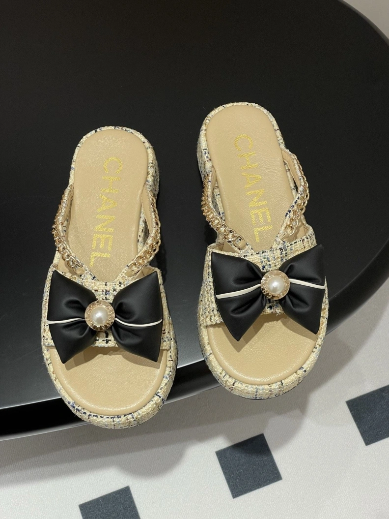 Flexible Chxnxl Slippers 119831
