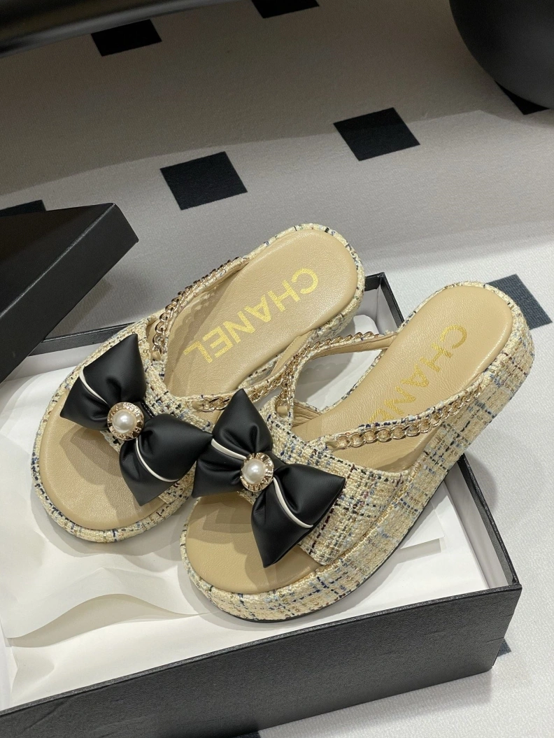 Flexible Chxnxl Slippers 119831