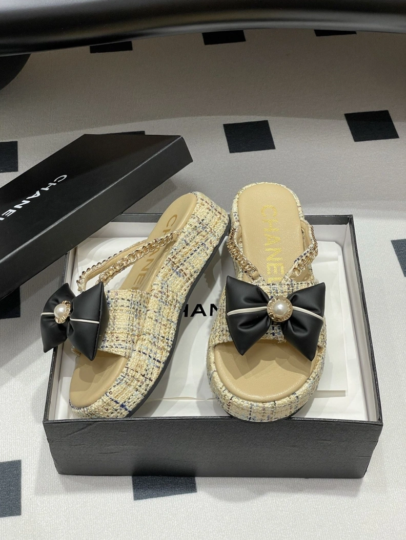 Flexible Chxnxl Slippers 119831
