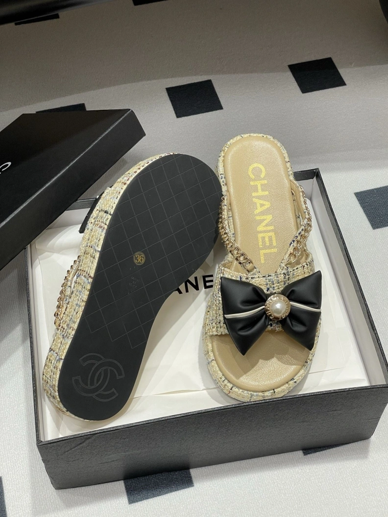 Flexible Chxnxl Slippers 119831