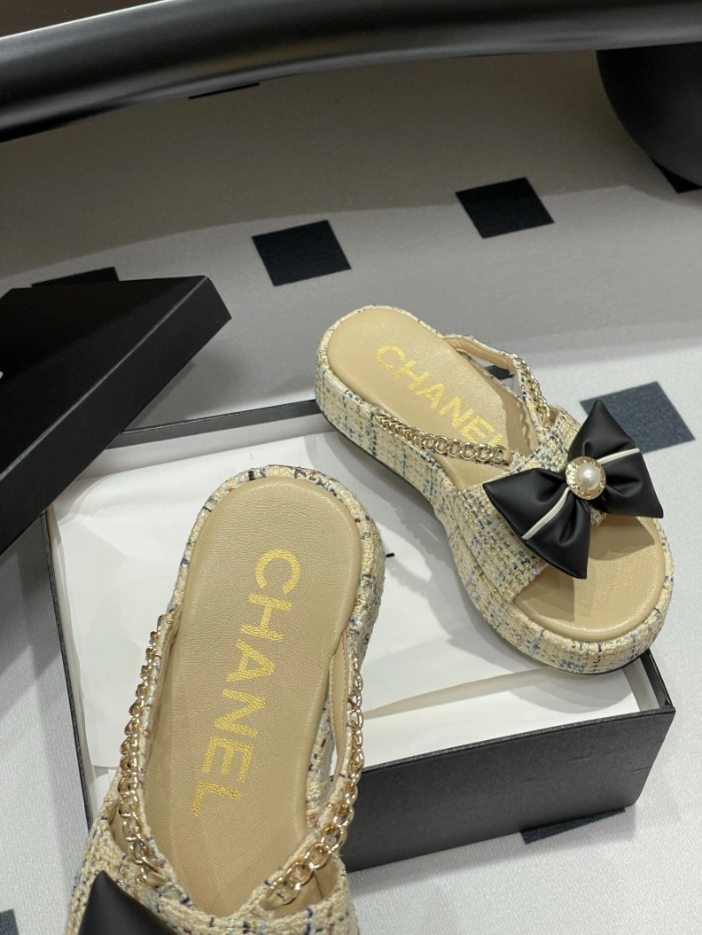 Flexible Chxnxl Slippers 119831