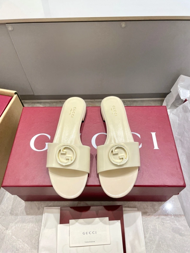 WellDesigned Gxccx Slippers 157381