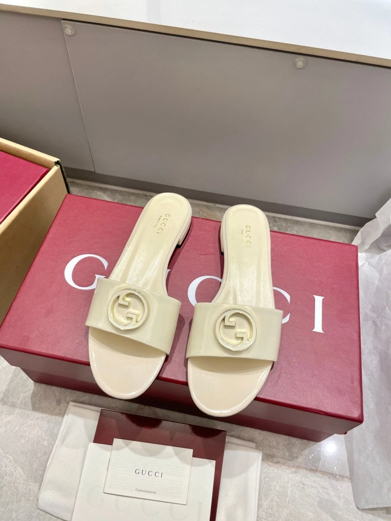 WellDesigned Gxccx Slippers 157381