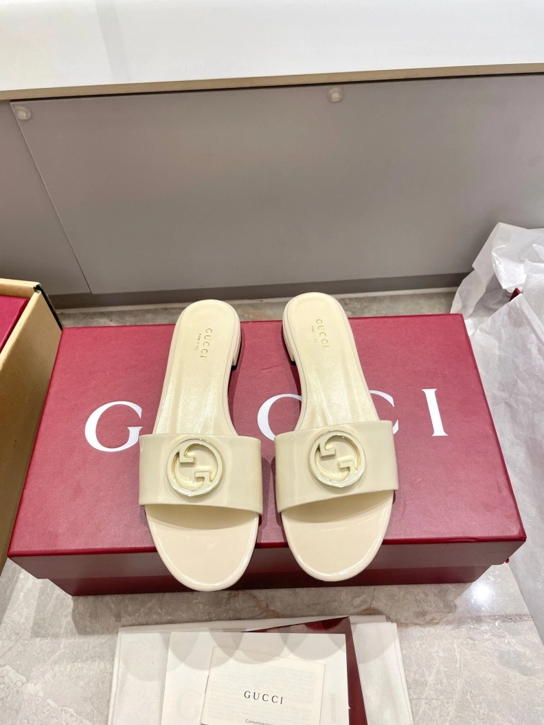 WellDesigned Gxccx Slippers 157381