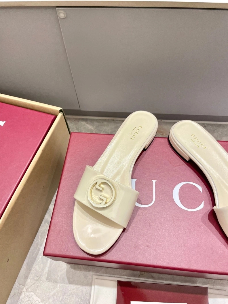 WellDesigned Gxccx Slippers 157381