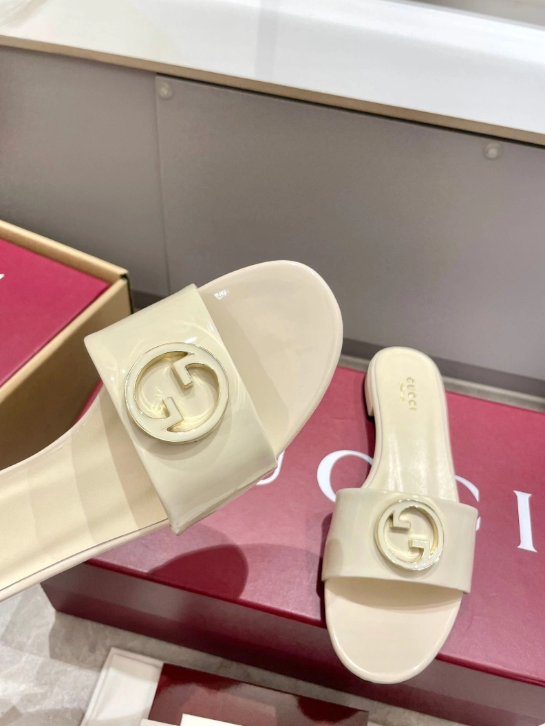 WellDesigned Gxccx Slippers 157381