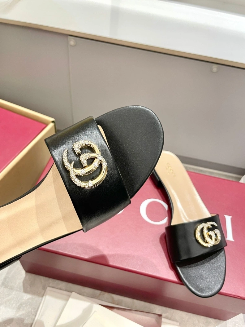 Efficient Gxccx Slippers 157376