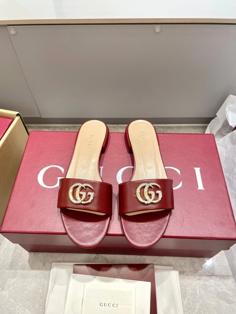 Fashionable Gxccx Slippers 157384