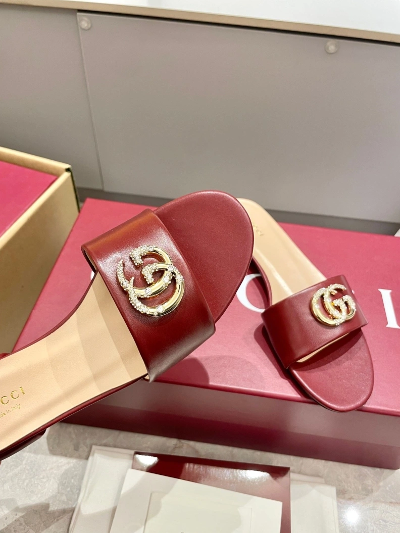 Fashionable Gxccx Slippers 157384
