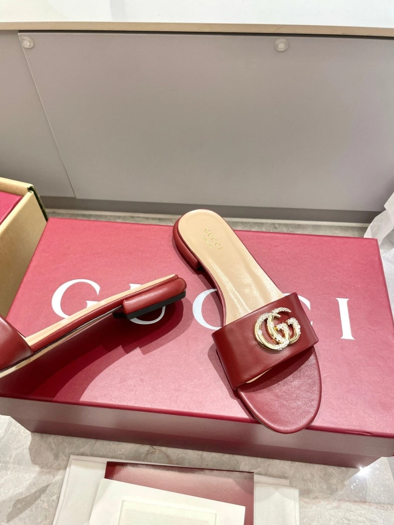 Fashionable Gxccx Slippers 157384