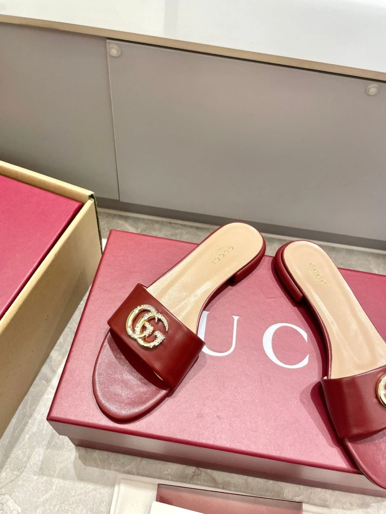 Fashionable Gxccx Slippers 157384
