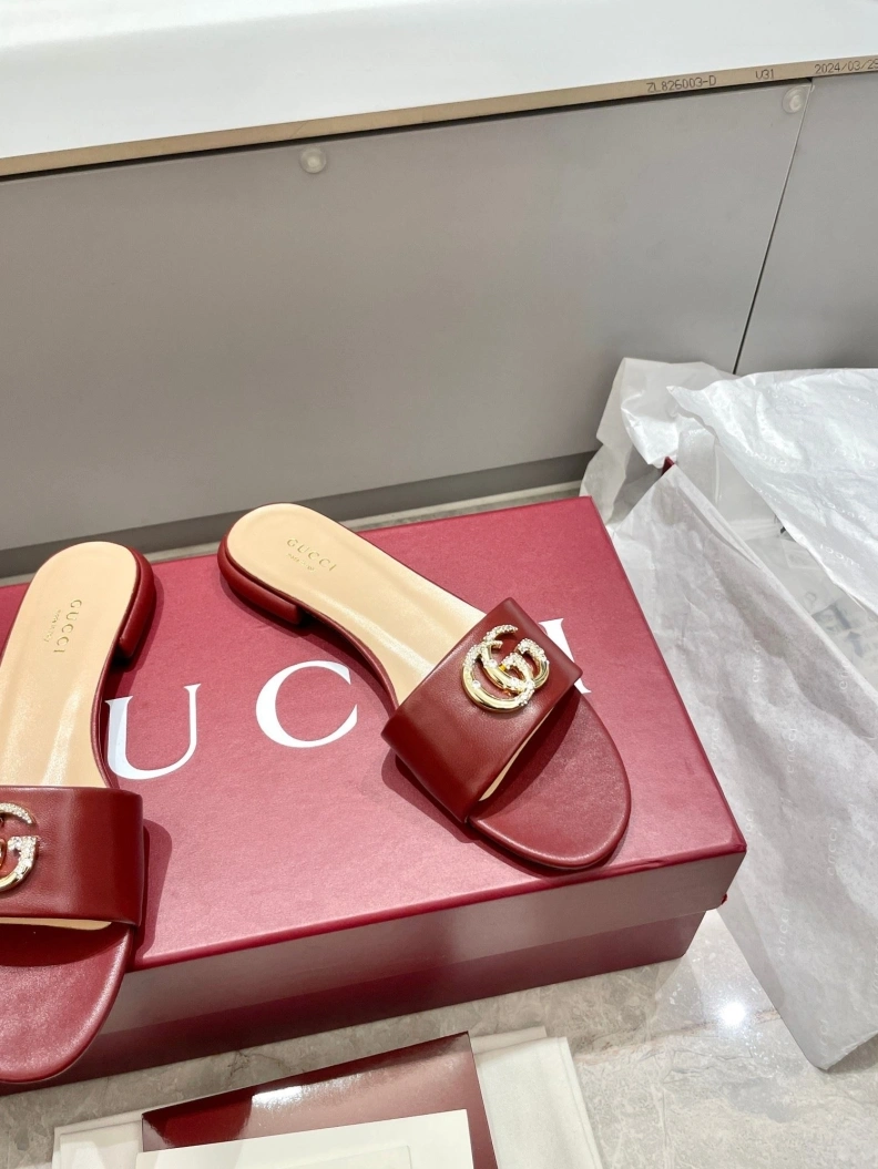 Fashionable Gxccx Slippers 157384