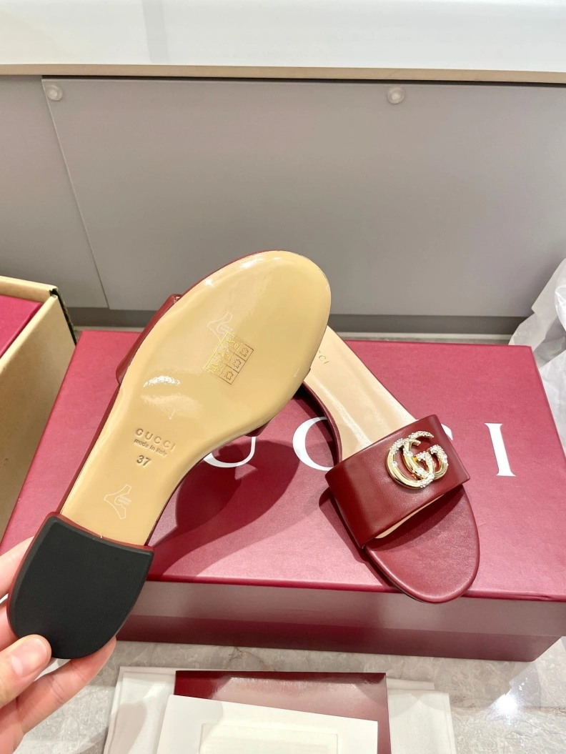 Fashionable Gxccx Slippers 157384