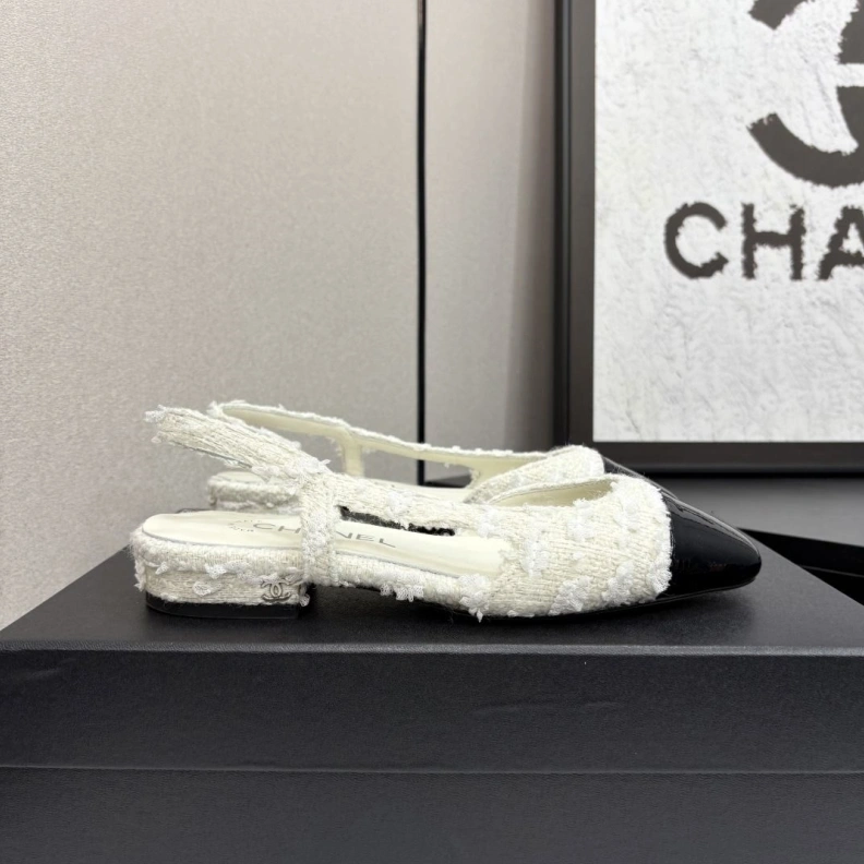 Bold Chxnxl Sandals 120394