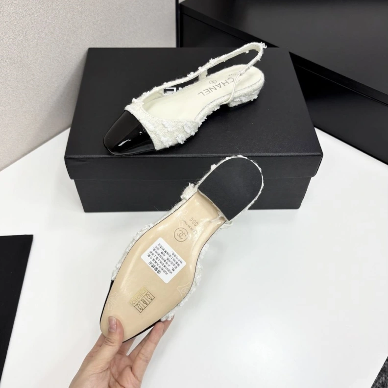 Bold Chxnxl Sandals 120394