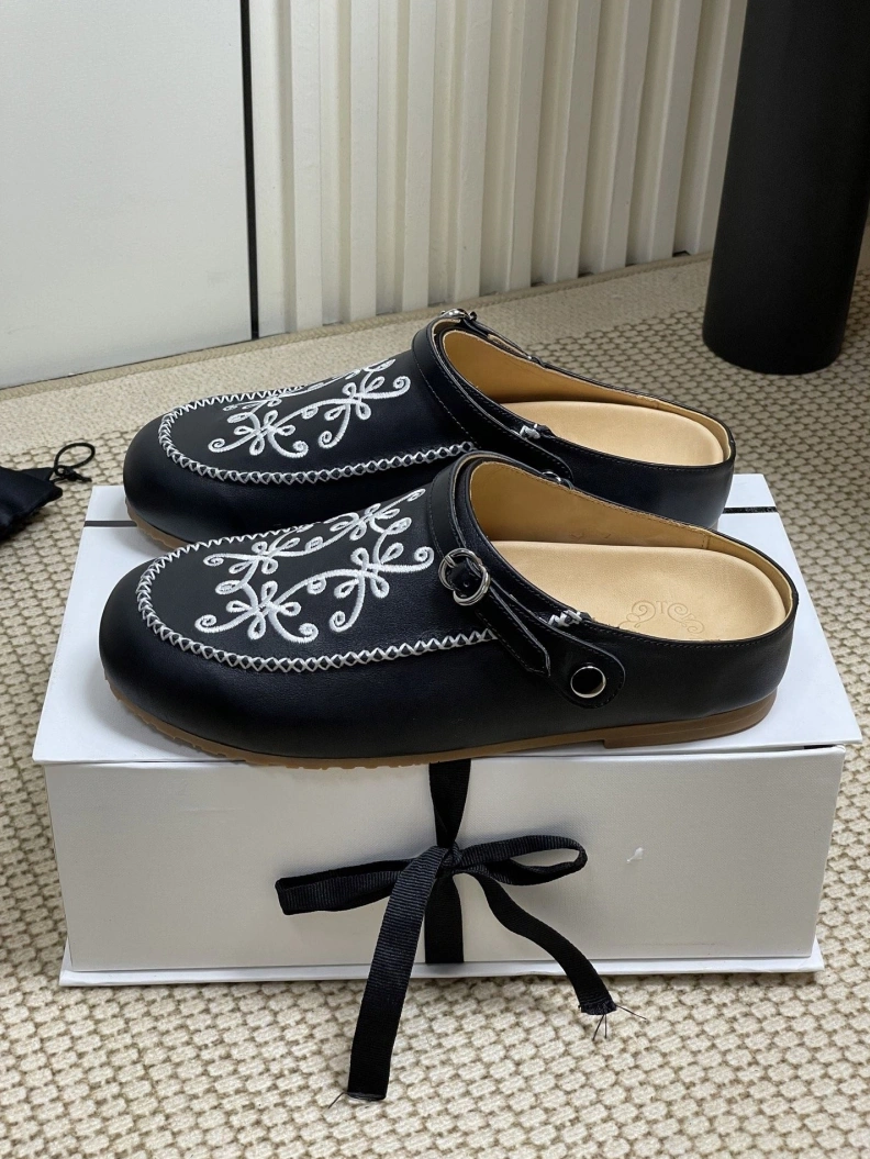 WellDesigned Othxr Slippers 212384