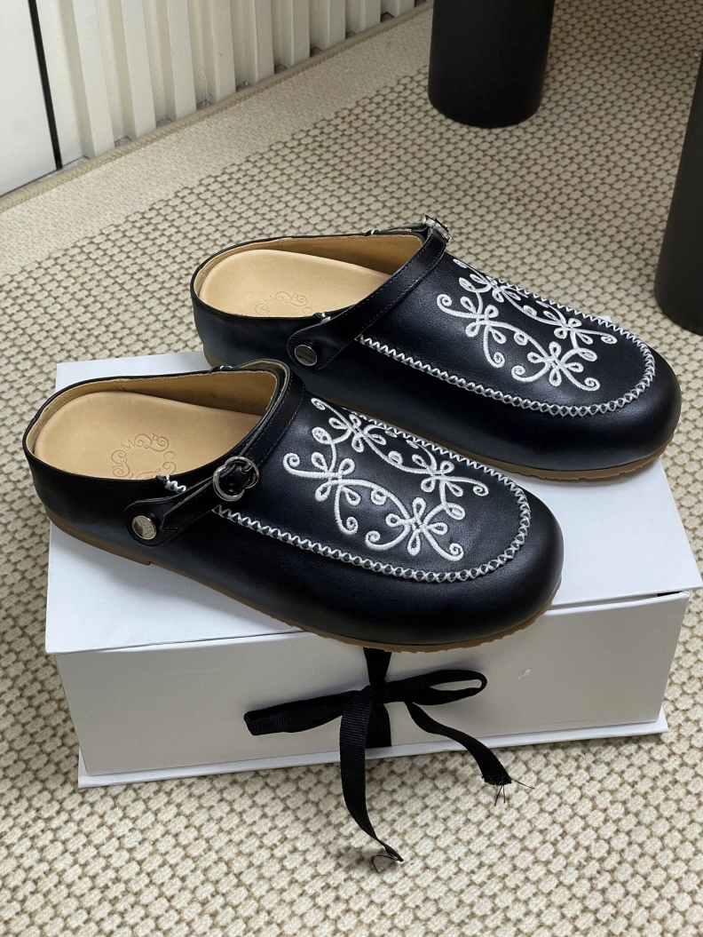 WellDesigned Othxr Slippers 212384