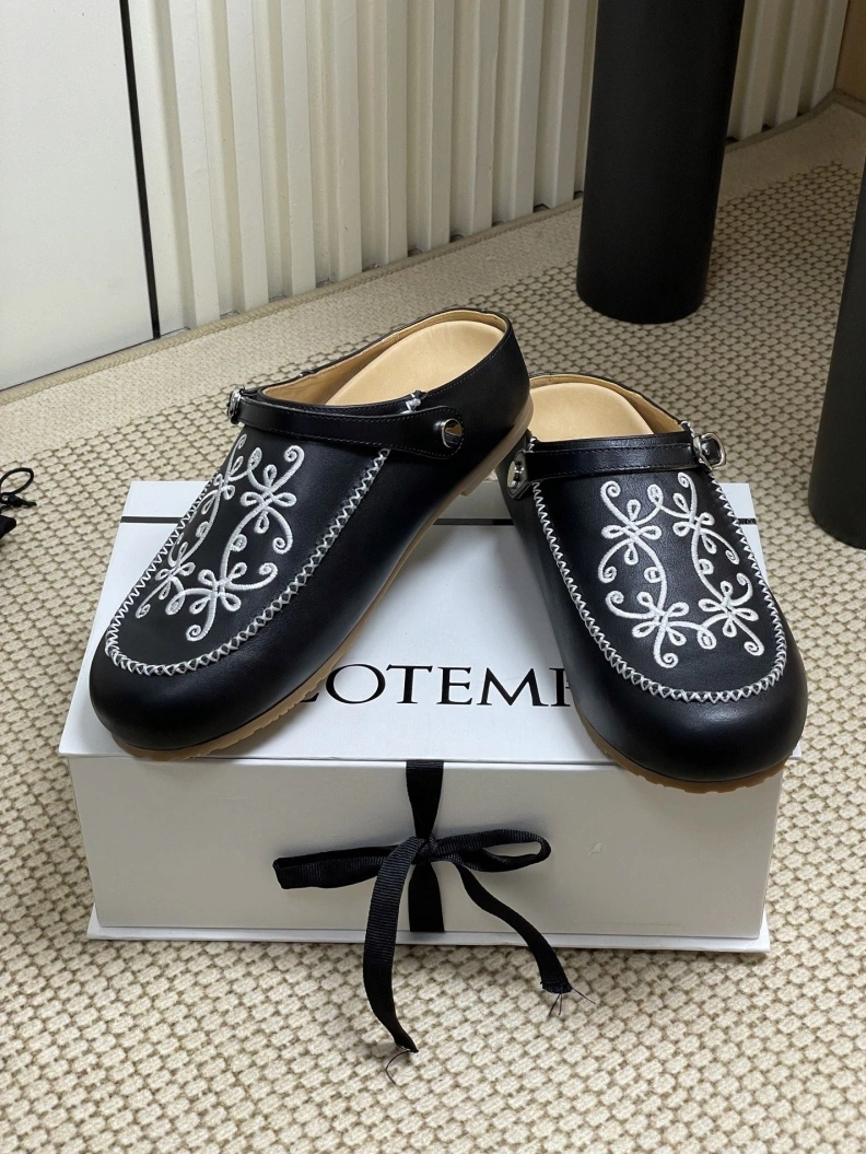 WellDesigned Othxr Slippers 212384