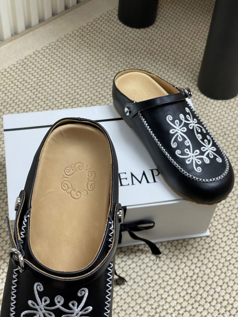 WellDesigned Othxr Slippers 212384