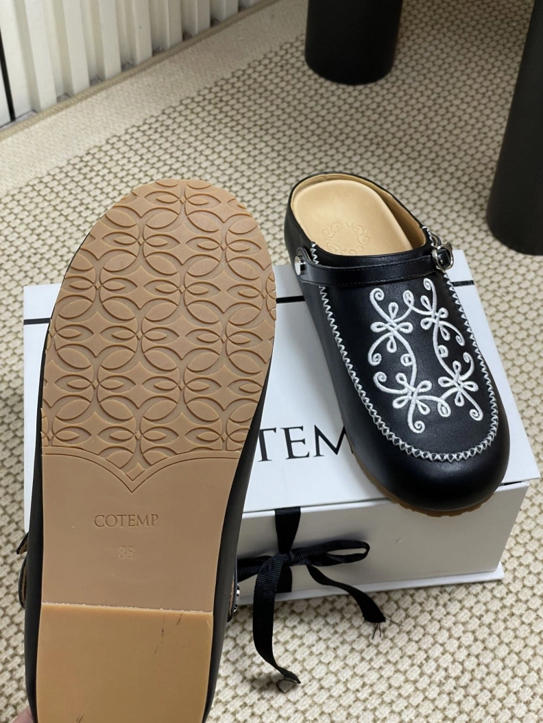 WellDesigned Othxr Slippers 212384