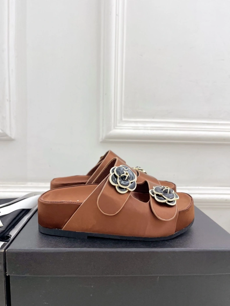 Bold Chxnxl Slippers 119822