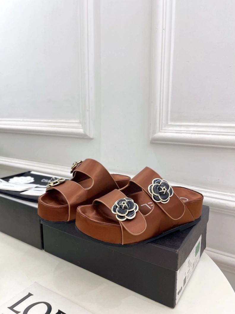Bold Chxnxl Slippers 119822