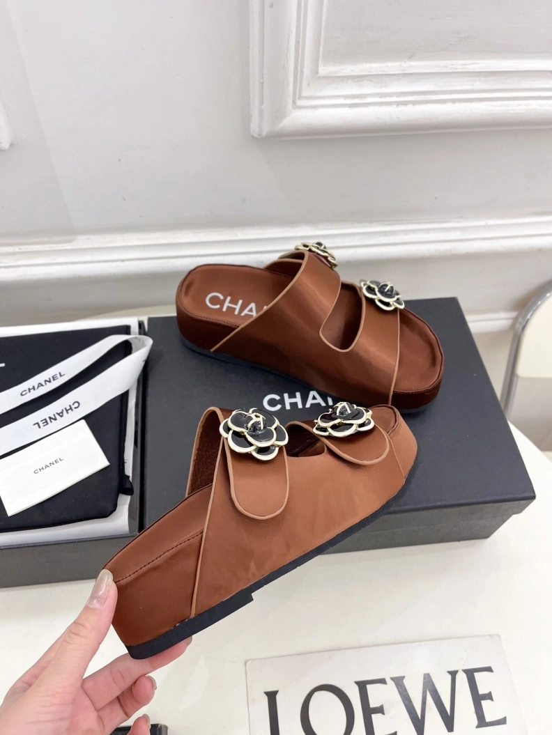 Bold Chxnxl Slippers 119822