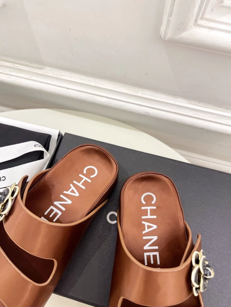 Bold Chxnxl Slippers 119822