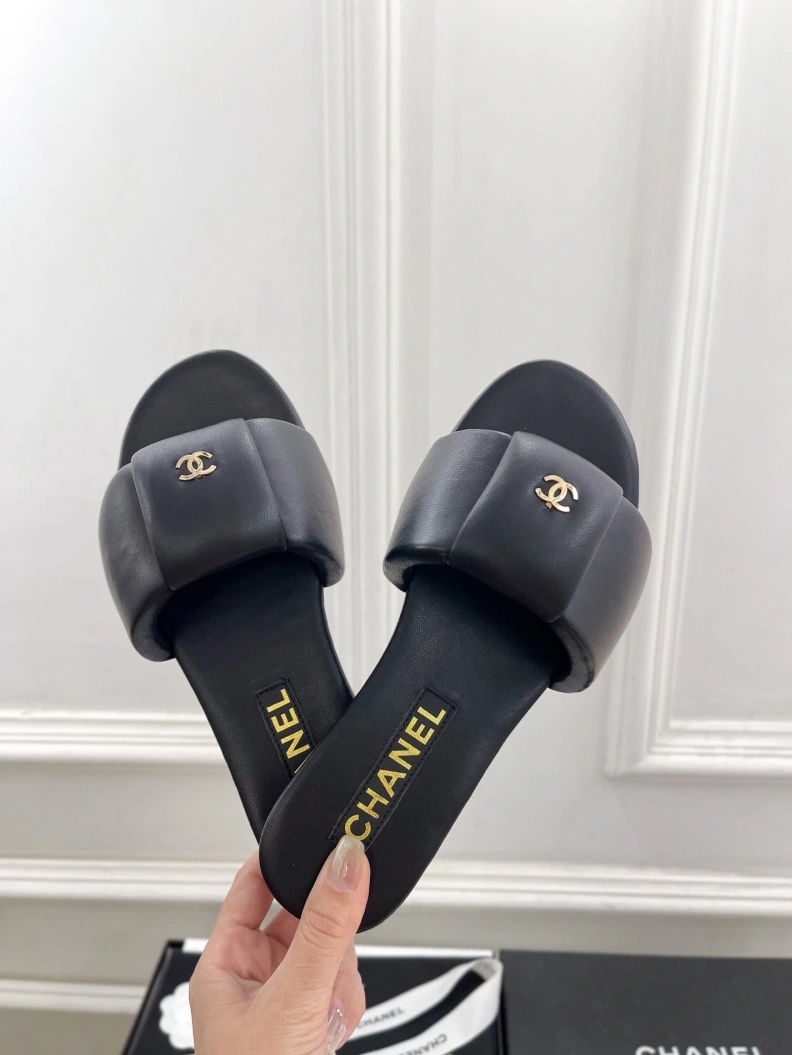 Breathable Chxnxl Slippers 119813