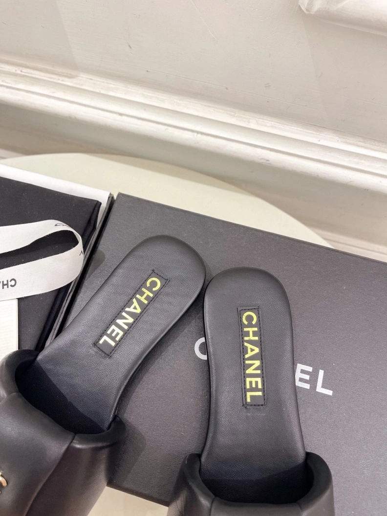Breathable Chxnxl Slippers 119813